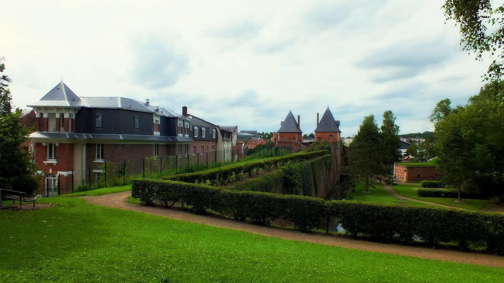 Auberge Des Remparts Péronne エクステリア 写真